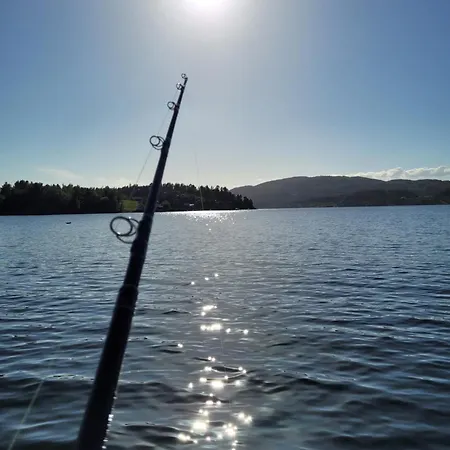 Asenfjord, Ved Sjoen Hopla